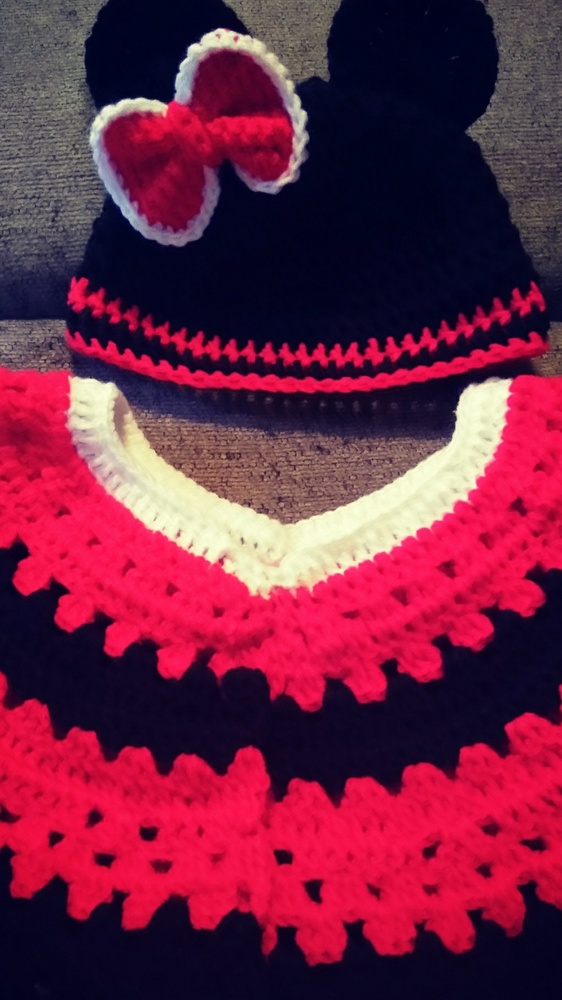Minnie Mouse poncho and beanie